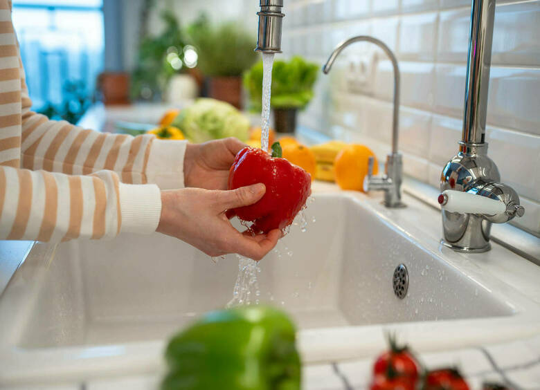 Изображение Сантехника для чайников: как починить текущий кран за 15 минут