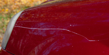Красить или колдовать: что делать с длинной царапиной на кузове