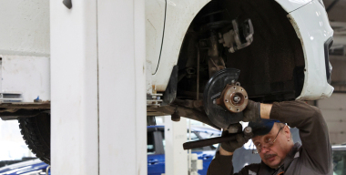 Переклепать тормозные колодки: кому сегодня все еще нужна архаичная процедура