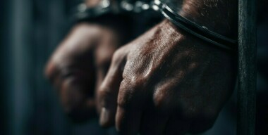 Экс-полицейского из Санкт-Петербурга посадили за крышевание автолавок