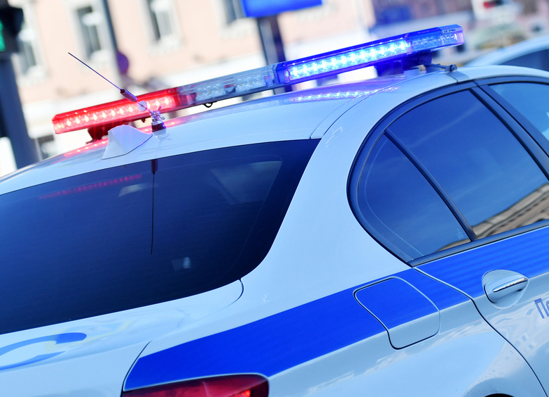 Изображение Отец и сын без повода переехали машиной и избили своего знакомого в Якутске