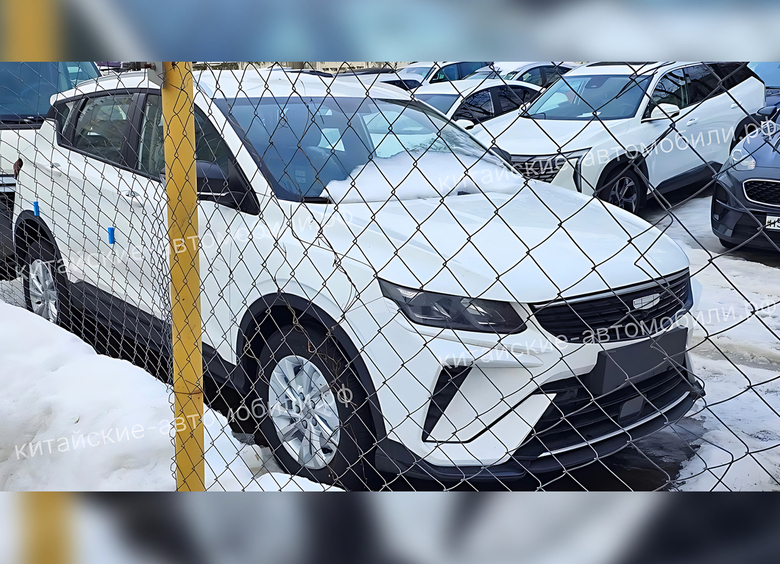 «Фотошпионы» выследили в России упрощенный Geely Coolray