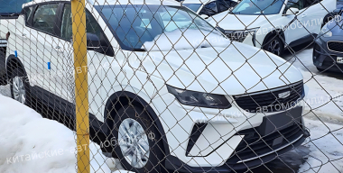 «Фотошпионы» выследили в России упрощенный Geely Coolray