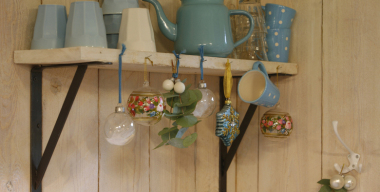 Как повесить полку за 20 минут и не убить себя дрелью