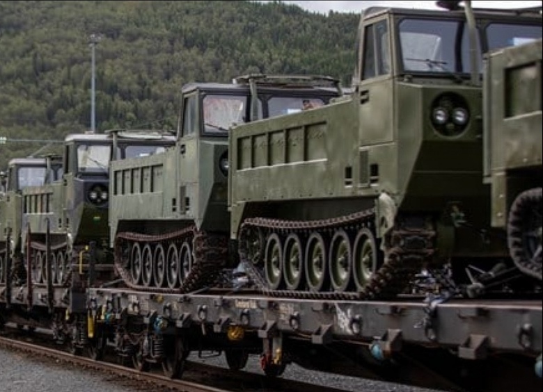 На Украине добивают гусеничные грузовики времен вьетнамской войны