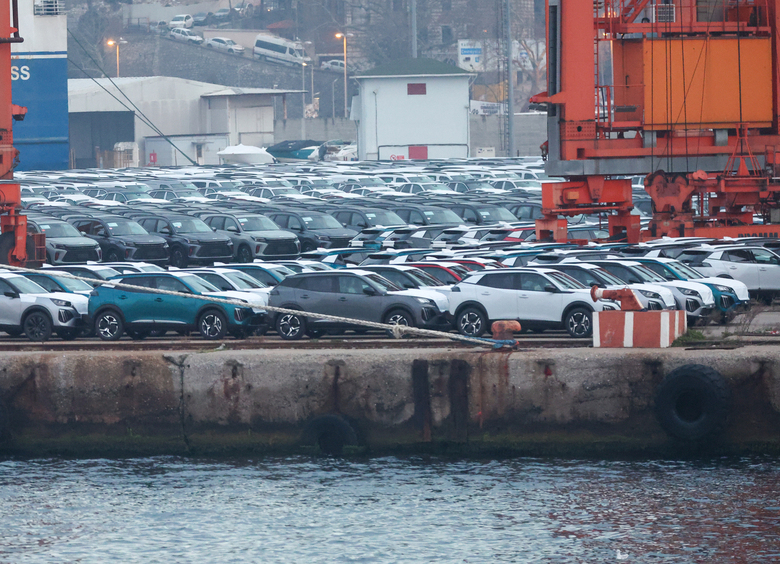 В портах на Ближнем востоке застряли более 10 тысяч авто для российского рынка