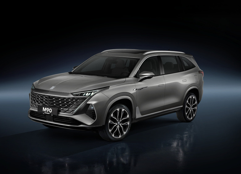 Флагманский просчет: первый тест-драйв кроссовера «Москвич М90»