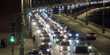 Дорога на въезд в Екатеринбург встал в пробке после серии аварий