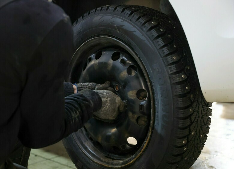 Эксперт Родионов объяснил, почему опасно менять шины на летние раньше времени