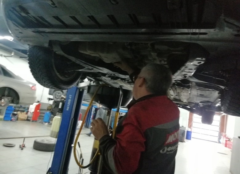 И подмажешь — не поедешь: как неправильно подобранная смазка убивает машину