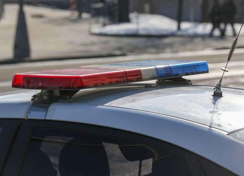 Изображение Парень с ножом напал на курсанта МВД в служебном автомобиле в Санкт-Петербурге