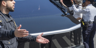 Автопилот Tesla Cybertruck едва не сбросил женщину с моста