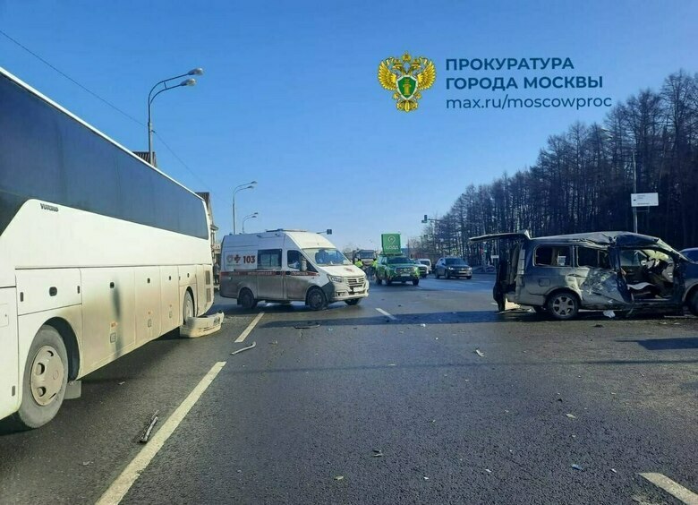 Изображение В массовом ДТП с микроавтобусом на Калужском шоссе пострадали девять человек