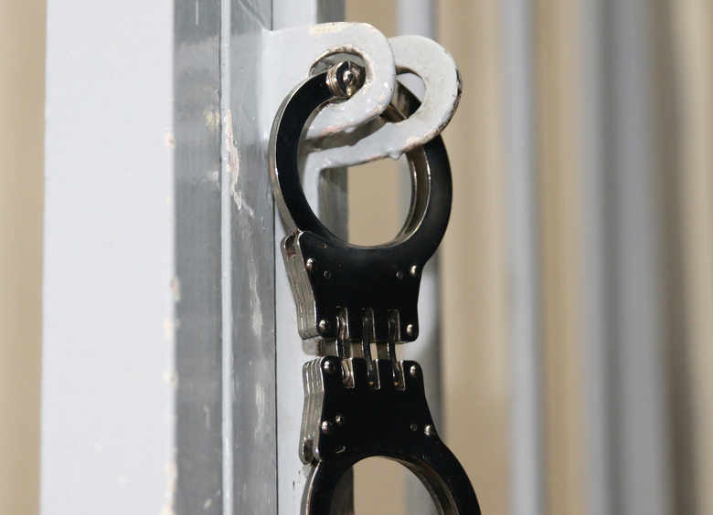 Изображение Пенсионер перевёл мошенникам почти 2 миллиона рублей за несуществующую Mazda