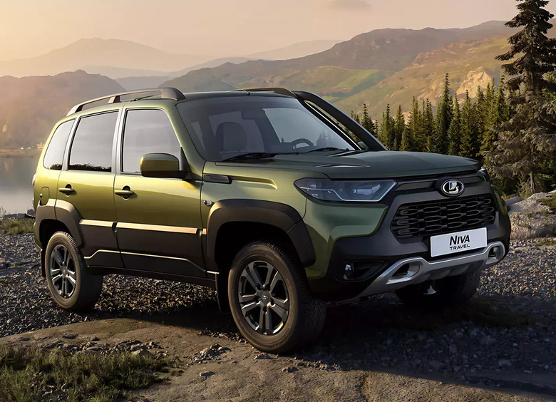 Изображение LADA Niva Travel снова стала бестселлером среди кроссоверов и внедорожников в РФ