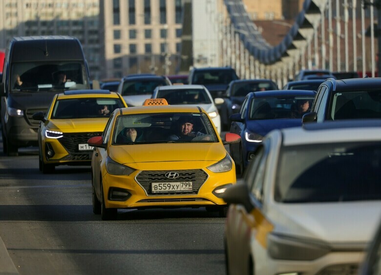 Россиянам рассказали, в каких регионах страны таксисты лучше всего знают ПДД