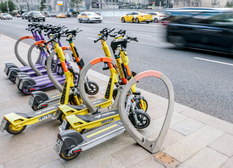 Где правильно поставить запятую: электросамокаты запретить, нельзя разрешить
