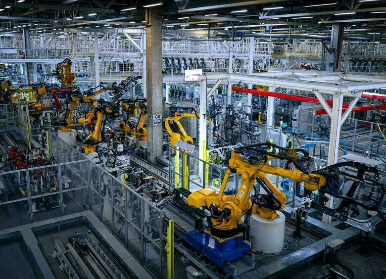 Изображение В Санкт-Петербурге сварен первый кузов автомобиля Jeland