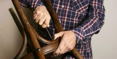 Мебельный апгрейд: как починить стул вместо того, чтобы тратиться на новый