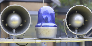 В Петербурге трое друзей устроили опасную поездку на крыше авто