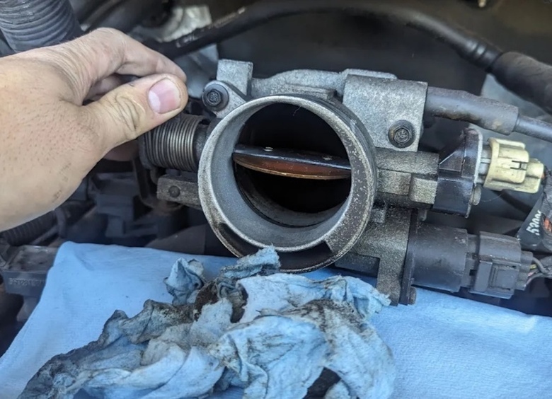 Почему при обгоне тупит мотор, или Анатомия загрязнения дроссельной заслонки