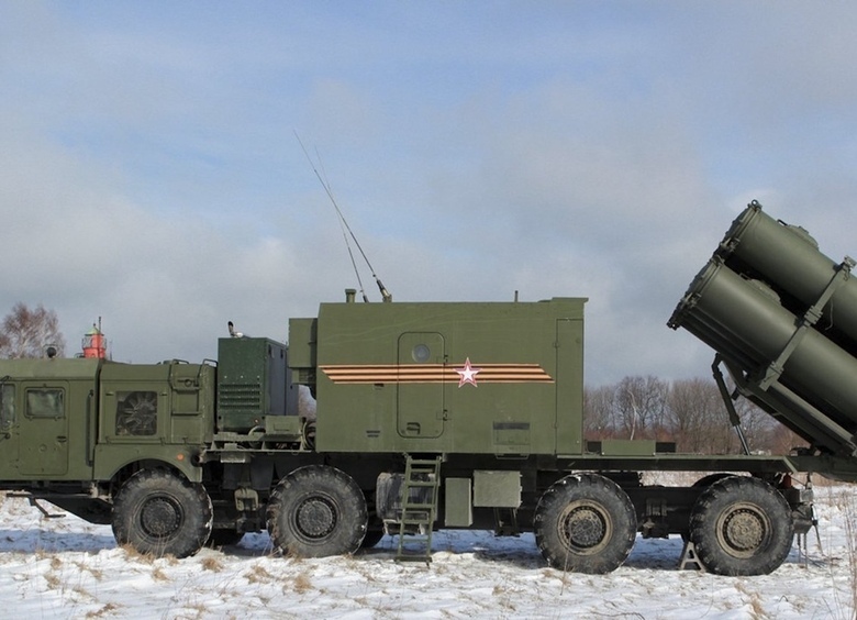 «Астрологи» в помощь: двойную защиту Балтики гарантируют грузовики из Минска