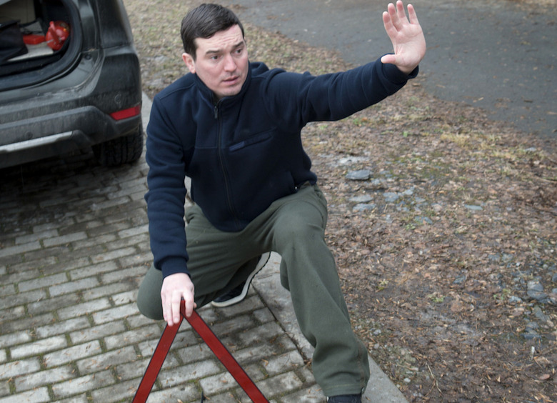 Прокол колеса: стоит ли сразу доставать «запаску»