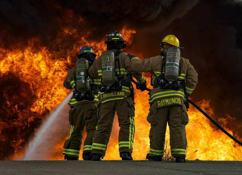 Изображение Внутри сгоревшего автомобиля обнаружили человеческие останки