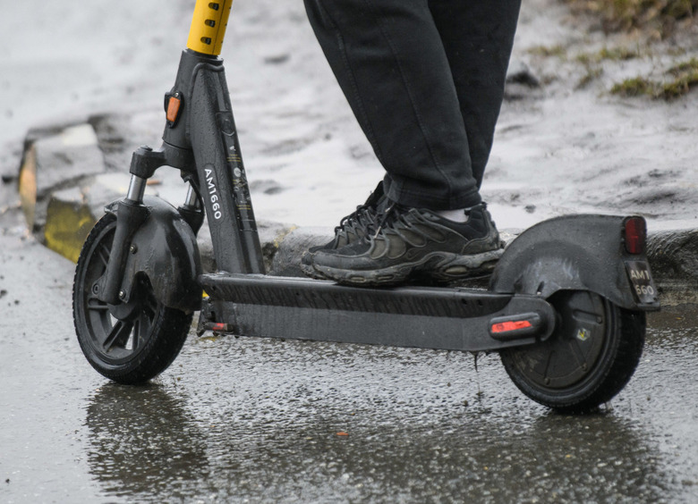 Изображение Ростовчанин на электросамокате сбил 10-летнего мальчика и скрылся