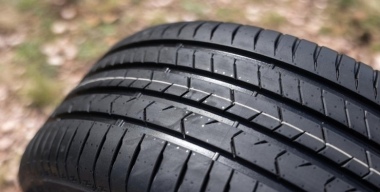 Летние каникулы: как подготовить зимние шины к сезонному хранению