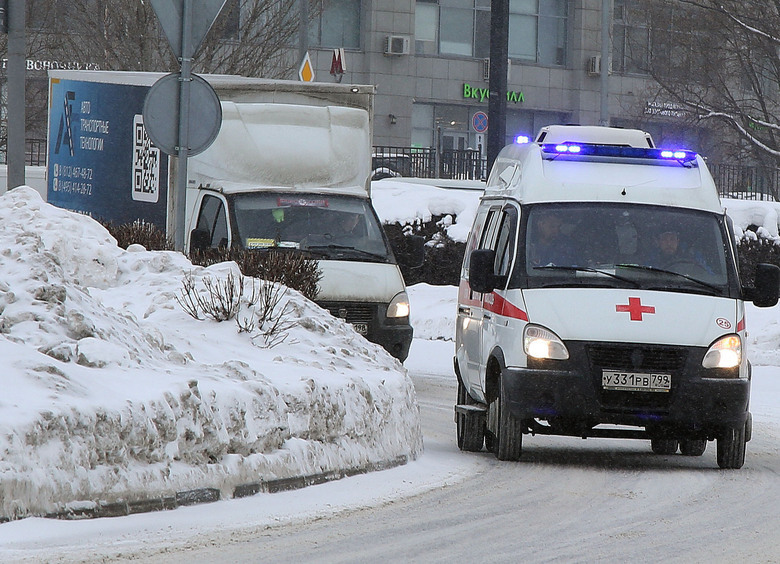 Изображение В Ставропольском крае водитель врезалась в дерево, съехав в кювет