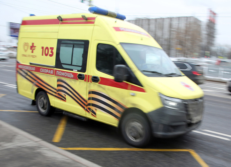 Изображение Подросток на электросамокате проехал на красный и столкнулся с автобусом