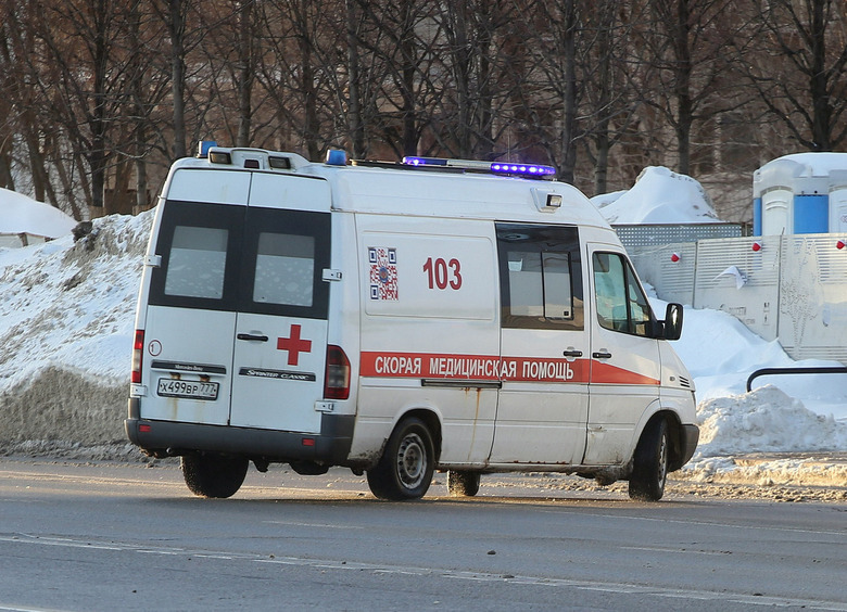 Изображение В Иркутской области автомобиль вылетел с трассы и перевернулся