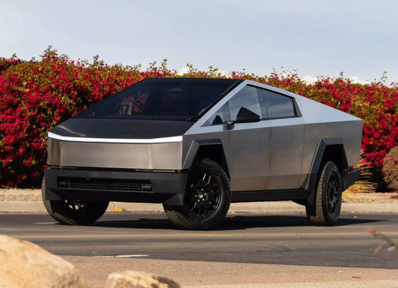 Изображение В России расширили список легковушек, облагаемых налогом на роскошь