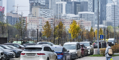 Треть автомобилей во дворах Москвы признали брошенными