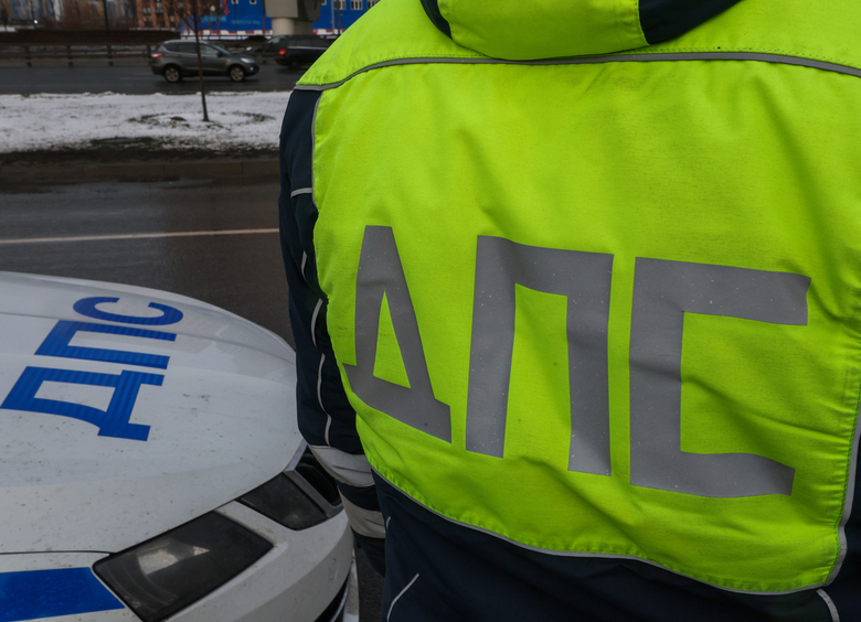 Изображение Водитель прокатил инспектора ДПС на капоте автомобиля в Татарстане