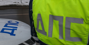 Водитель прокатил инспектора ДПС на капоте автомобиля в Татарстане