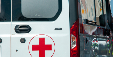 Водитель Renault на высокой скорости влетел в толпу детей на «зебре»