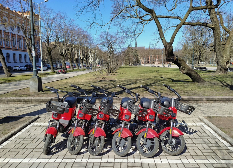 Изображение 12-летний школьник на электромопеде сбил 8-летнего ребенка во дворе Самары