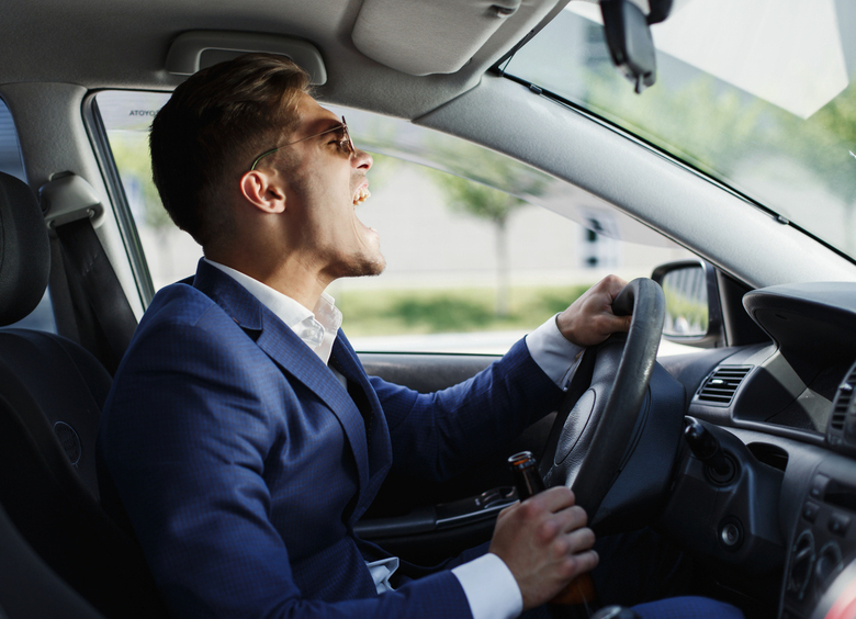 Изображение Водитель устроил драку на дороге и получил за это уголовку