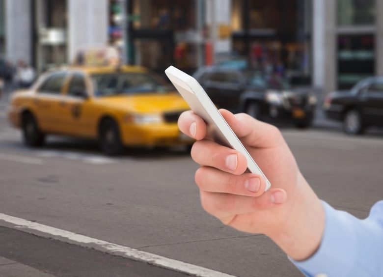 Изображение Женщина забыла в такси документы, и водитель потребовал за них выкуп