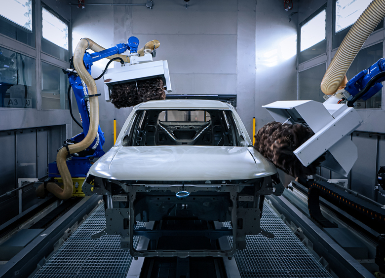 Изображение В Санкт-Петербурге покрасили первый кузов кроссовера Jeland