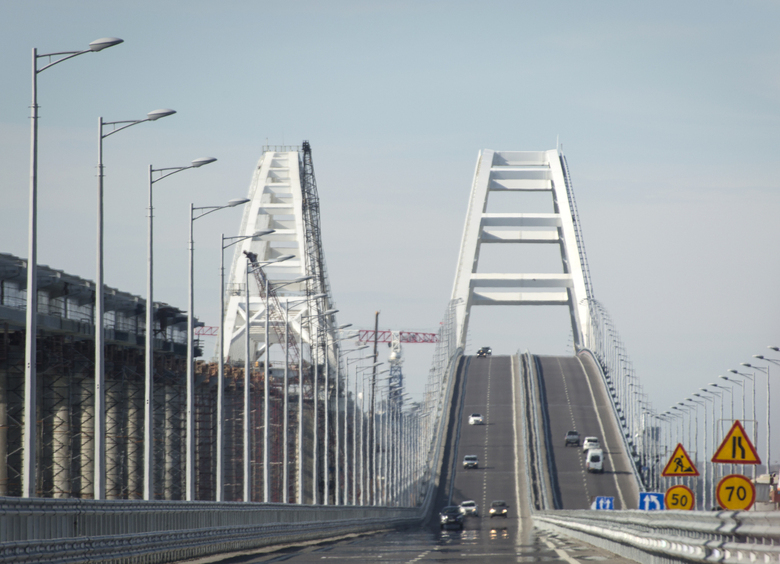 Изображение На подъезде к Крымскому мосту скопилась очередь из нескольких сотен автомобилей
