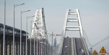 На подъезде к Крымскому мосту скопилась очередь из нескольких сотен автомобилей