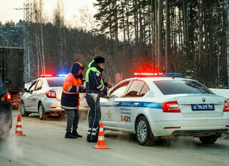Изображение В Ставрополе при выезде со двора ВАЗ столкнулся с иномаркой