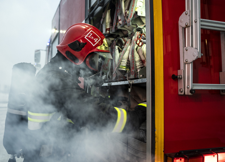 Изображение Рабочему не выплатили зарплату, и он поджёг сигаретой две иномарки заказчика