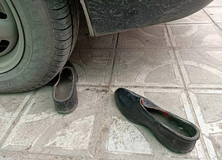 Изображение Водитель авто проехал по ногам 75-летней женщины за то, что та «медленно ползла»