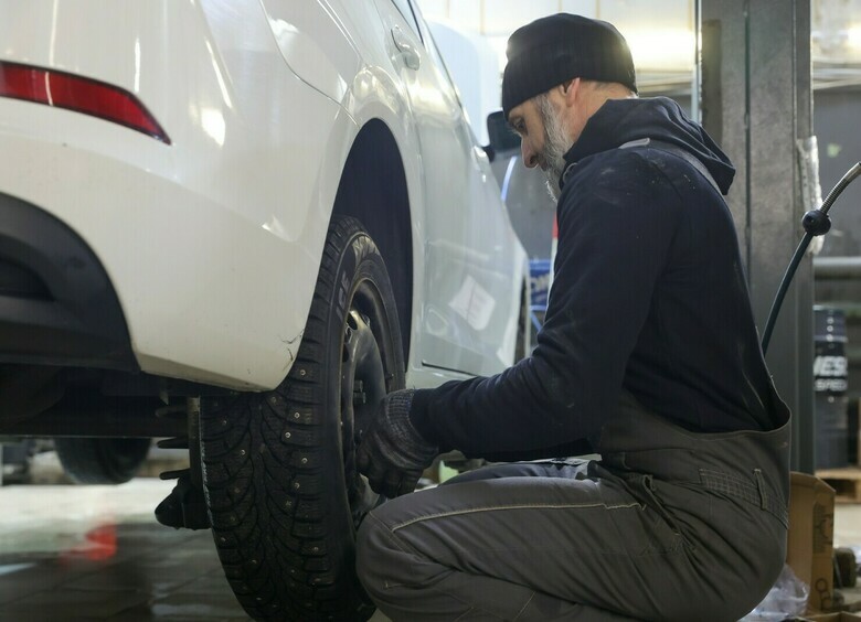 Эксперт Погуляев объяснил, чем опасна эксплуатация зимних шин в теплую погоду