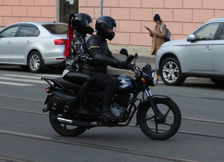 Изображение Пьяный мотоциклист решил впечатлить девушку ночной гонкой с ДПС