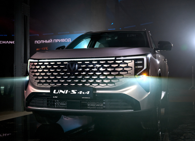 Точечно и актуально: первое знакомство с новым кроссовером Changan Uni-S